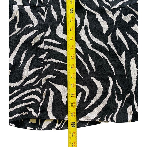 RAFAELLA Women’s Top Animal Print Roll Tab Asymmetric Blouse Gold Zip Size Small - Picture 5 of 11